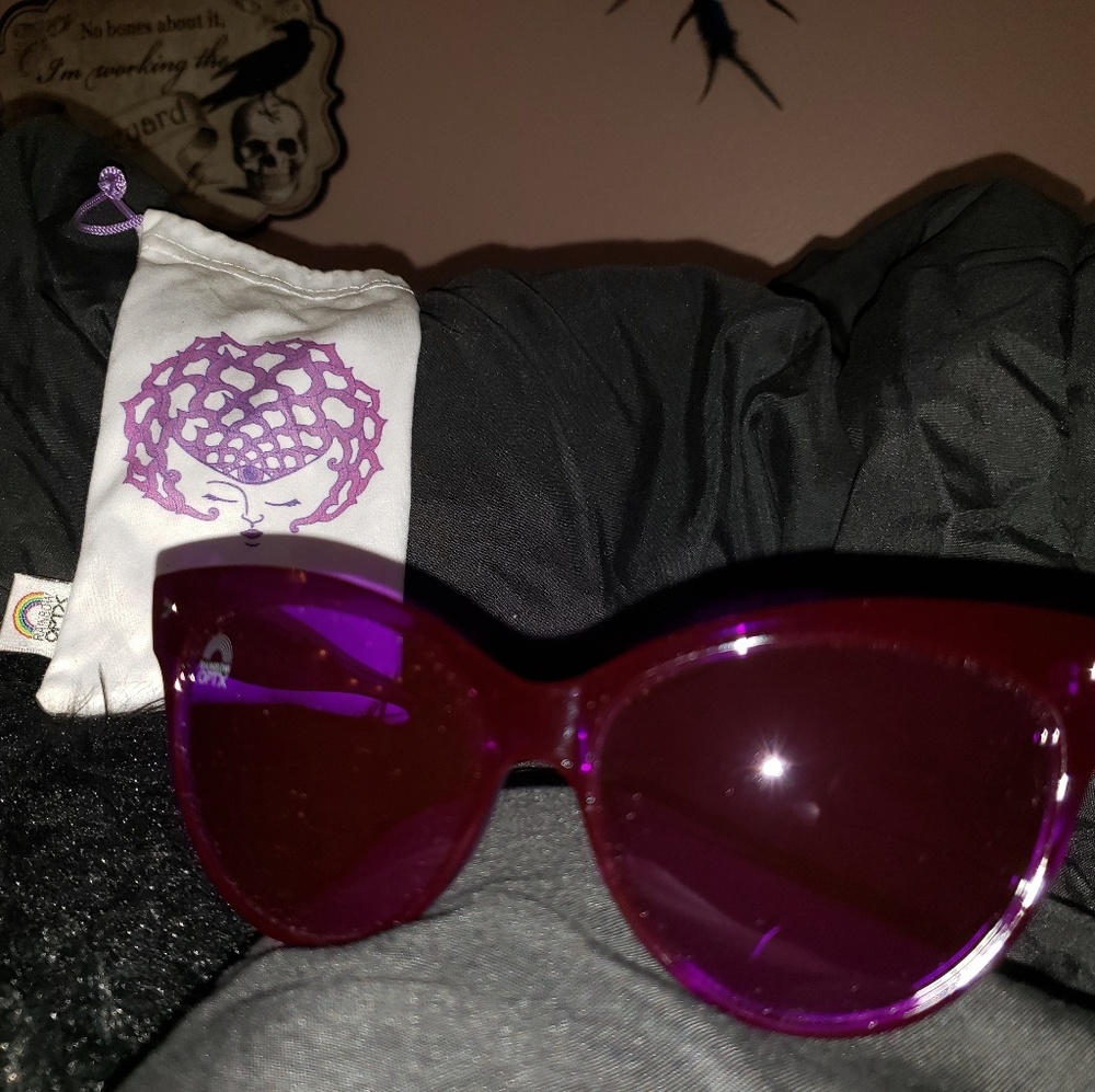 NWOT Violet Rainbow Optx cat eye sunglasses